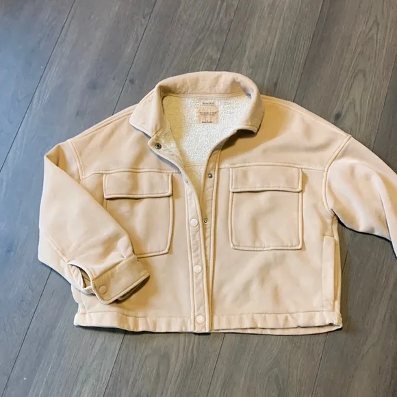 A&F SoftAF Max Cropped Shacket - Picture 2 of 8